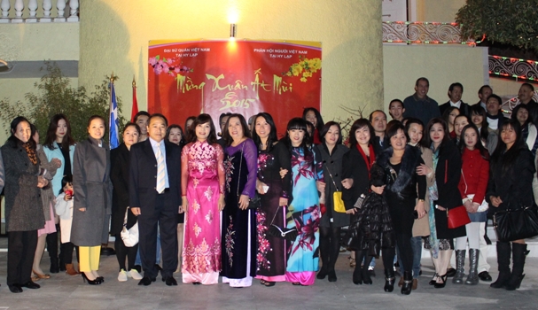Người Việt tại Hy Lạp vui đón Tết cổ truyền Ất Mùi 2015